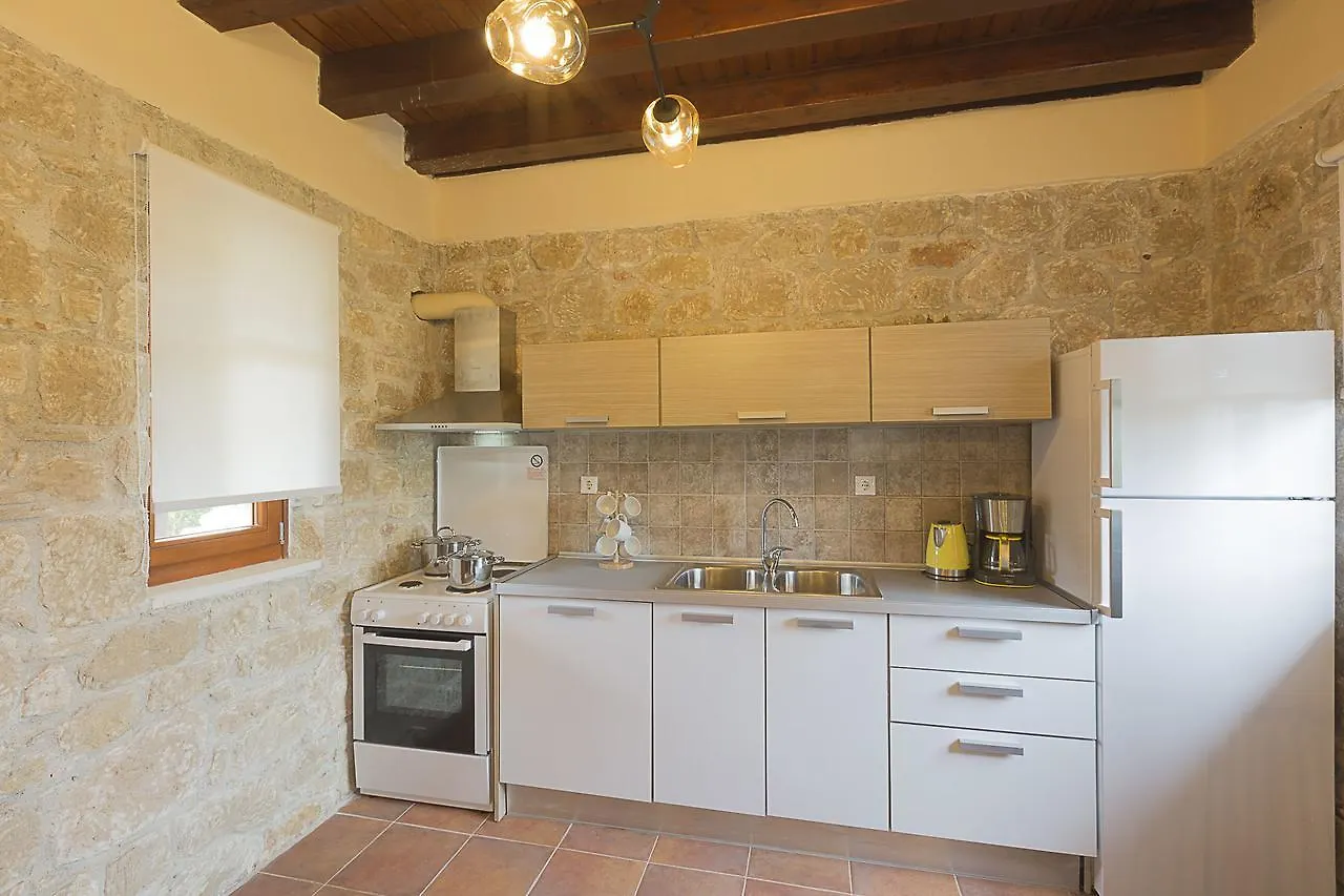 Rastoni Retreats #Feelslikehome Áfitos Ferienhaus